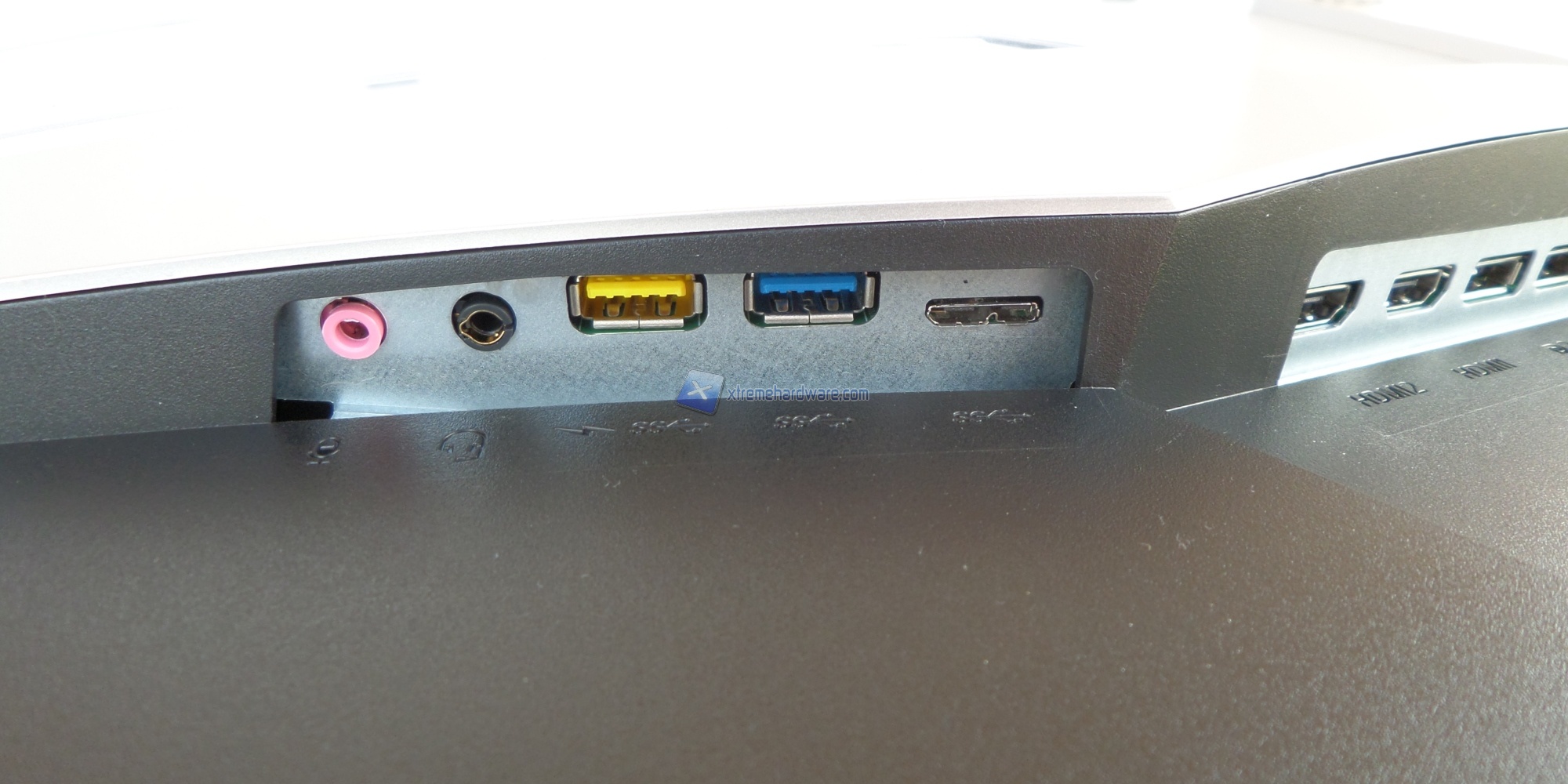 AOC Agon AG322QCX 04