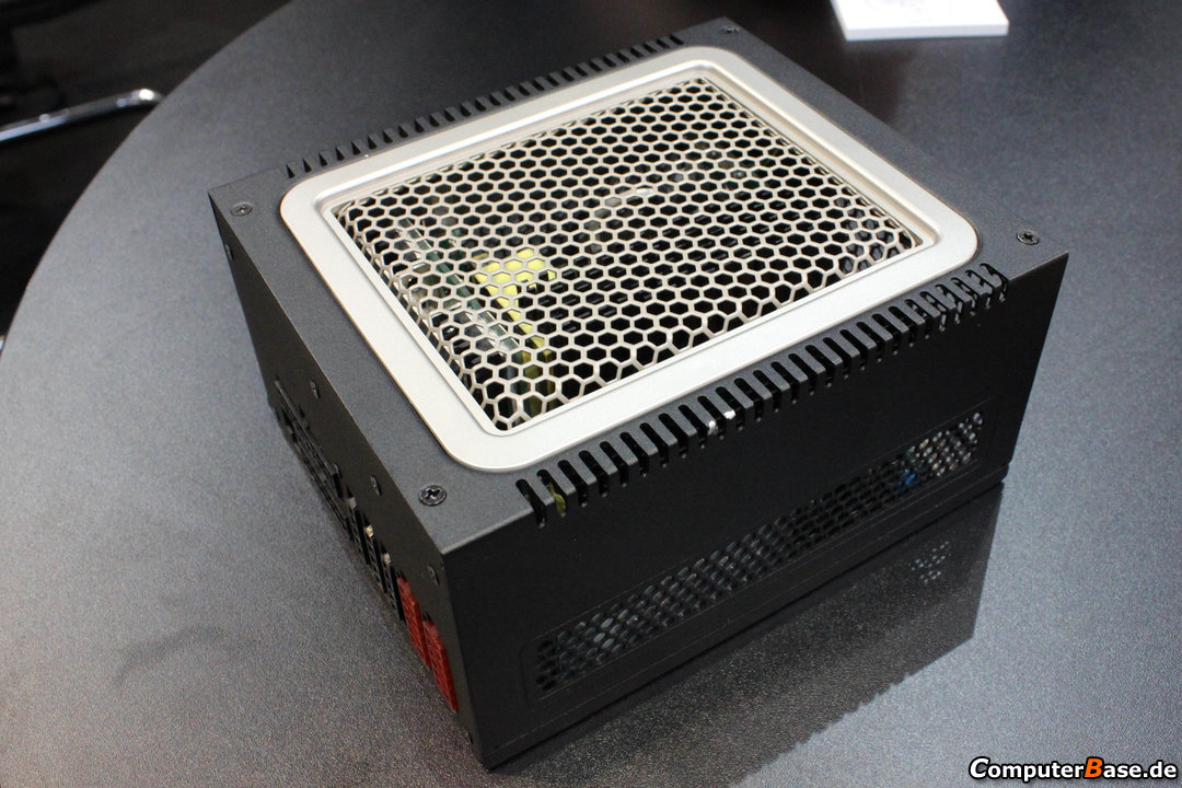 Enermax DigiFanless 550W 02