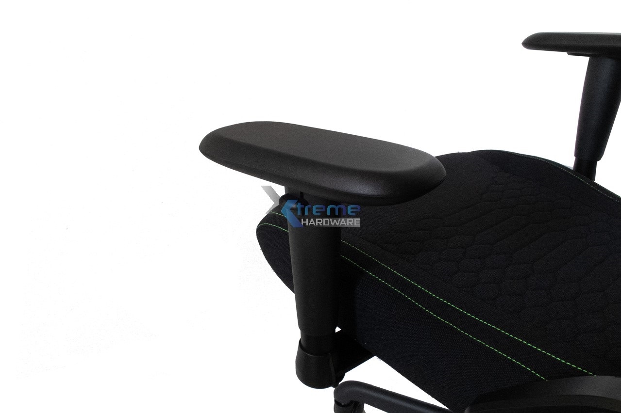 Razer Iskur V2 X 44 b6a77